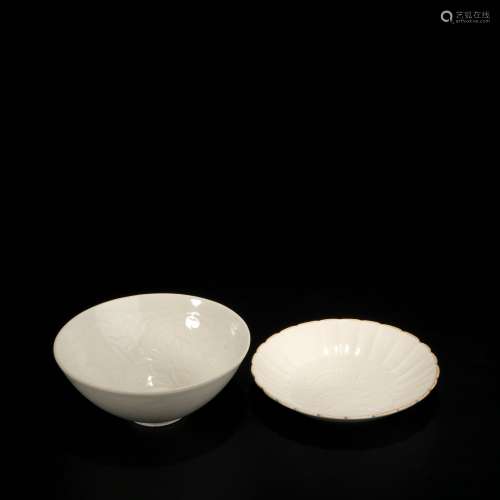 Chinese set of white glazed porcelain plate