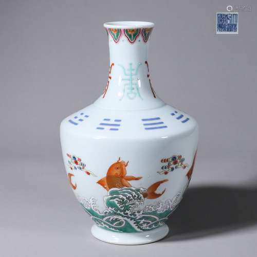Chinese porcelain Bottle with pattern of fushou gossip