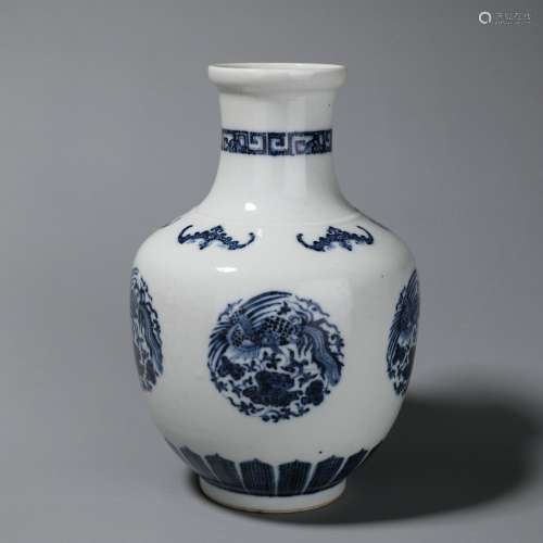 Chinese Blue and white porcelain bottle with pattern of phoe...
