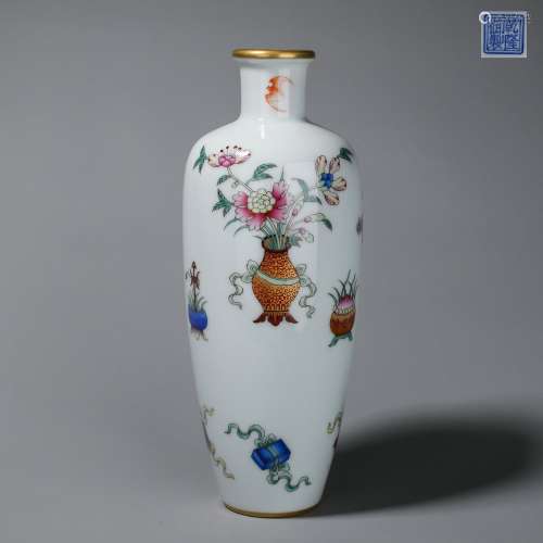 Chinese famille rose porcelain bottle
