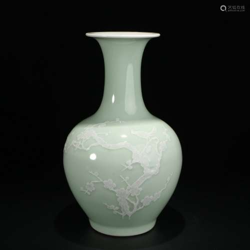 Chinese glazed porcelain bottle