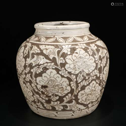 Chinese Cizhou kiln porcelain jar with pattern of flower