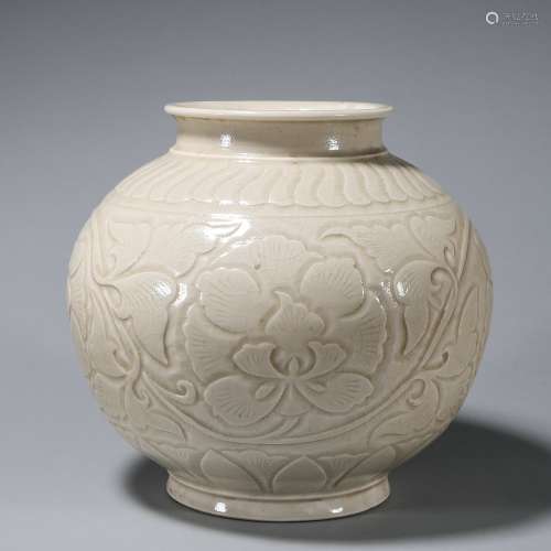 Chinese porcelain jar with pattern of flower