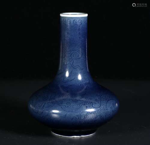藍釉龍紋瓶