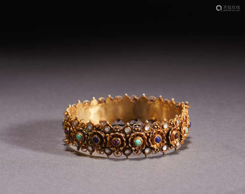 A gilt-silver bracelet