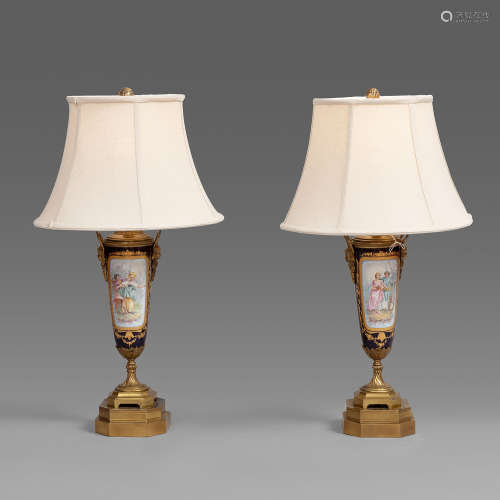 A pair of gilt-bronze desk lamp