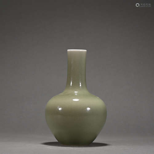 A celadon-glazed globular vase