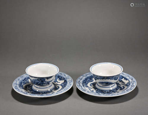 A pair of blue and white 'sea water' tea cup