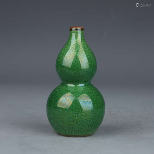 A green glazed gourd-shaped vase