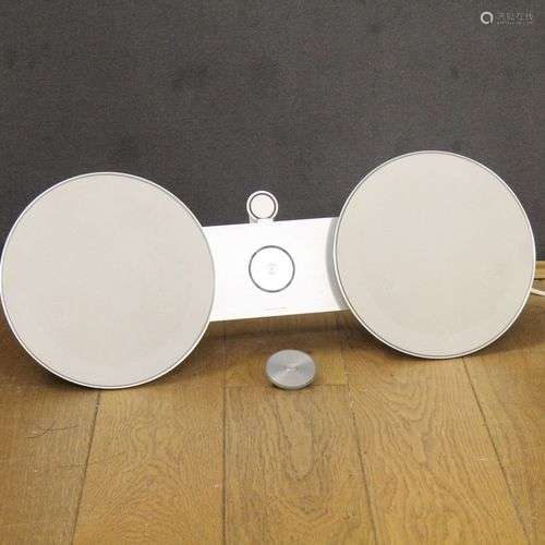 BANG OLUFSEN. Enceinte BEOSOUND 8 pour iPhone, iPod et iPad,...