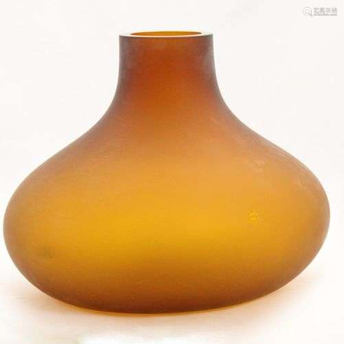 SALVIATI VASE en verre translucide à fond ambre, modèle FIES...