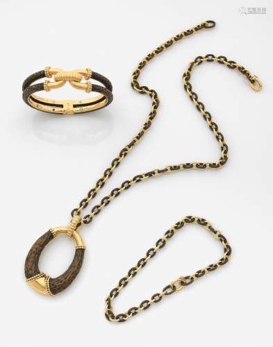 BOUCHERON Sautoir pendentif et braceletEn or jaune 18k, form...