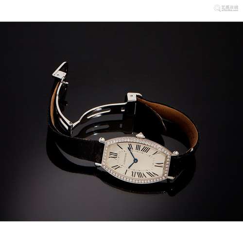 Cartier, Tonneau, Ref 2711 H, n° 037xxx SM, vers 2008 Une tr...