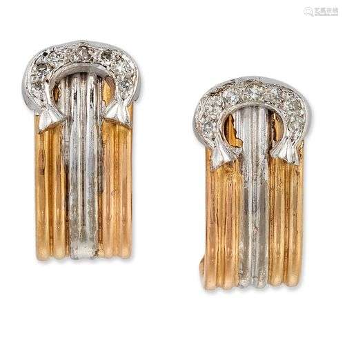 Paire de boucles d'oreilles en DIAMANT, chaque motif de fer ...