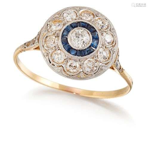 BAGUE CLUSTER EN SAPPHIR ET DIAMANT DU PREMIER SIÈCLE, un di...