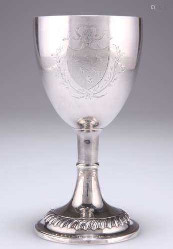 GOBLET EN ARGENT GEORGE III, Londres 1802, le bol ovoïde gra...