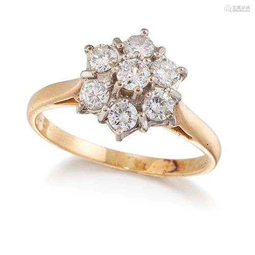 BAGUE CLUSTER EN OR 18CT, sept diamants ronds de taille bril...