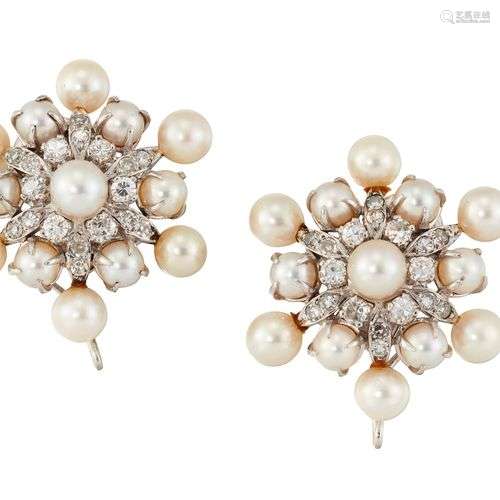 PAIRE DE BOUCLES D'OREILLES EN PERLES DE CULTURE ET DIAMANTS...