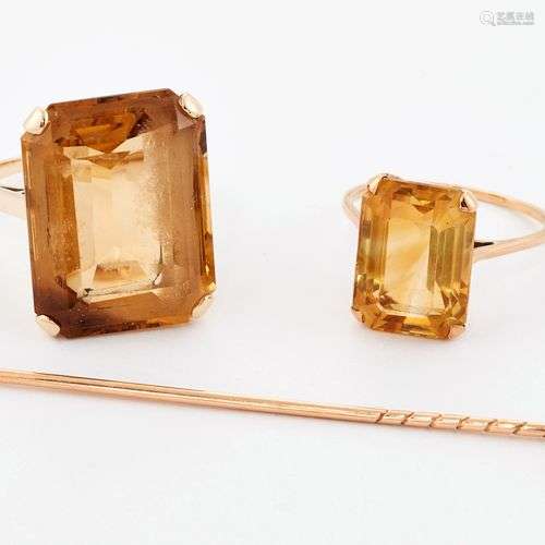 DEUX BAGUES, COMPRENANT : UNE BAGUE COCKTAIL EN CITRINE, une...