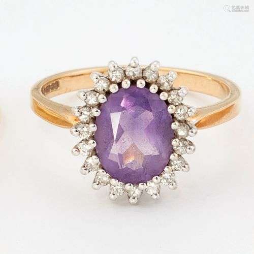 TROIS BAGUES EN OR, comprenant : une bague en or 18 carats e...