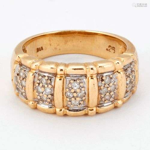 BAGUE DE DIAMANTS EN OR 14CT, groupes de diamants sertis en ...