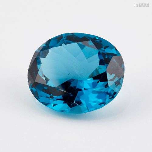 UNE TOPAZE BLEUE OVALE EN VRAC, 36,64 CARATS. Mesure 22,35 m...