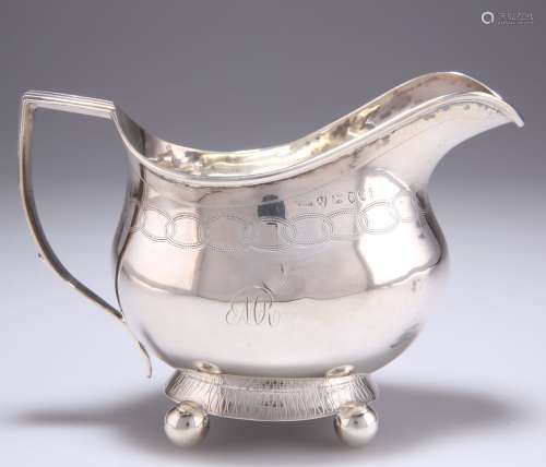 Un pot à crème PROVINCIAL GEORGE III en argent, par Thomas W...