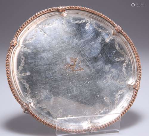 AN AN OLD SHEFFIELD PLATE WAITER, CIRCA 1775, avec bord perl...