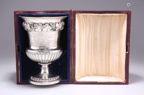 GOBLET EN ARGENT DE GEORGE III, par John W Story, Londres 18...