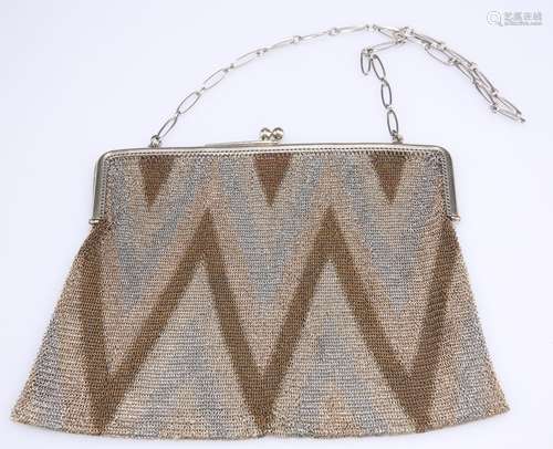 SAC DE SOIREE EN MAILLE ART DECO, avec un motif de chevron t...