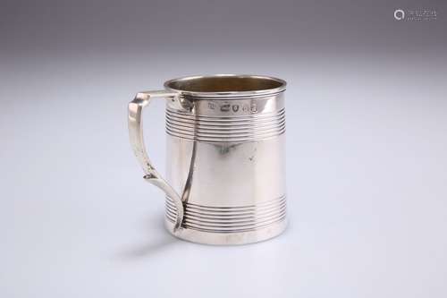 GRANDE FLAGON EN ARGENT DE GEORGE II, par Thomas Whipham, Lo...