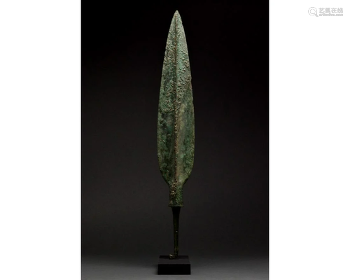 ANCIENT BRONZE LEAF-SHAPED SPEAR HEAD