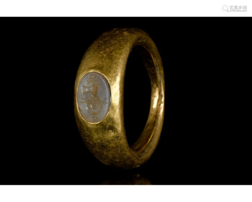 ROMAN GOLD AND CHALCEDONY INTAGLIO RING WIT…
