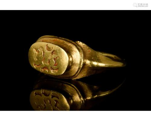 MEDIEVAL GOLD RING WITH MOON CRESCENT PATTERN