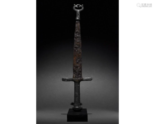 RARE SCYTHIAN DAGGER WITH BRONZE HANDLE AND CHAPE