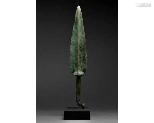 ANCIENT BRONZE LEAF-SHAPED SPEAR HEAD