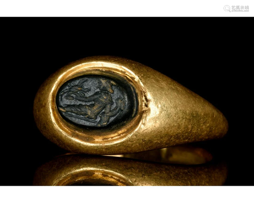 ROMAN GOLD INTAGLIO RING WITH RIVER GOD