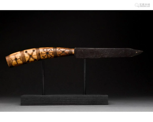 MEDIEVAL BATTLE KNIFE WITH DECORATED BONE HANDLE