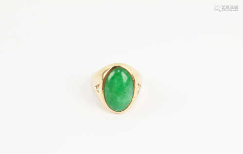 A Green Color Jadeite Jade 14K gold Ring