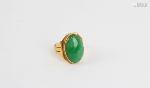 A Green Color Jadeite Jade 18K gold Ring