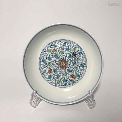 A Beautiful Chinese DouCai Porcelain plate