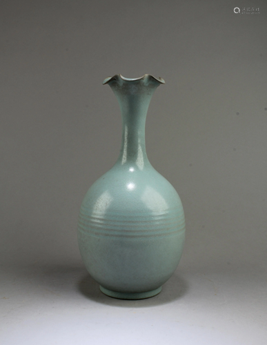 Chinese Ruyao Vase