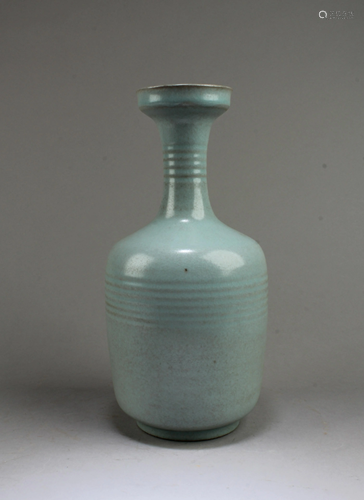 Chinese Ruyao Vase