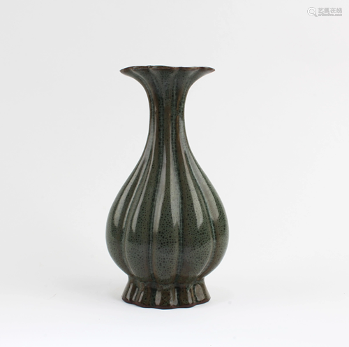 Chinese Crackleware Glazed Vase