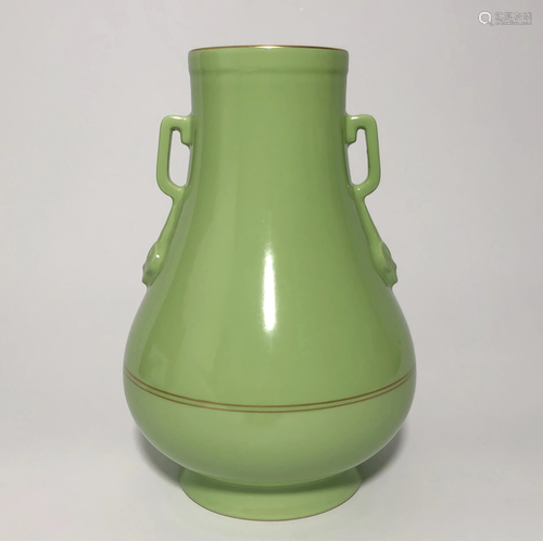 A CHINESE Green Glazed VASE