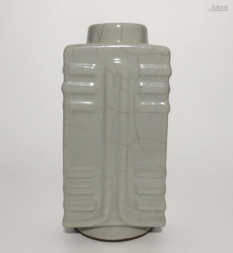A GE-YAO GLAZED Wall bottle