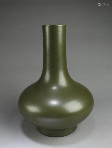 Chinese Tea-Dust Porcelain Vase