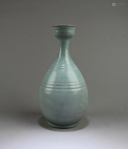 Chinese Ruyao Vase