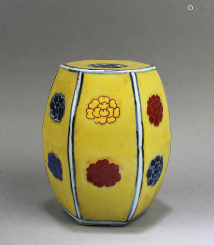 A Miniature Famille Jaune Porcelain Garden Stool