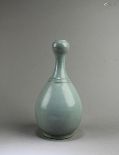 Chinese Ruyao Vase